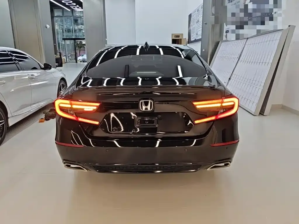 Honda Accord — фото 9