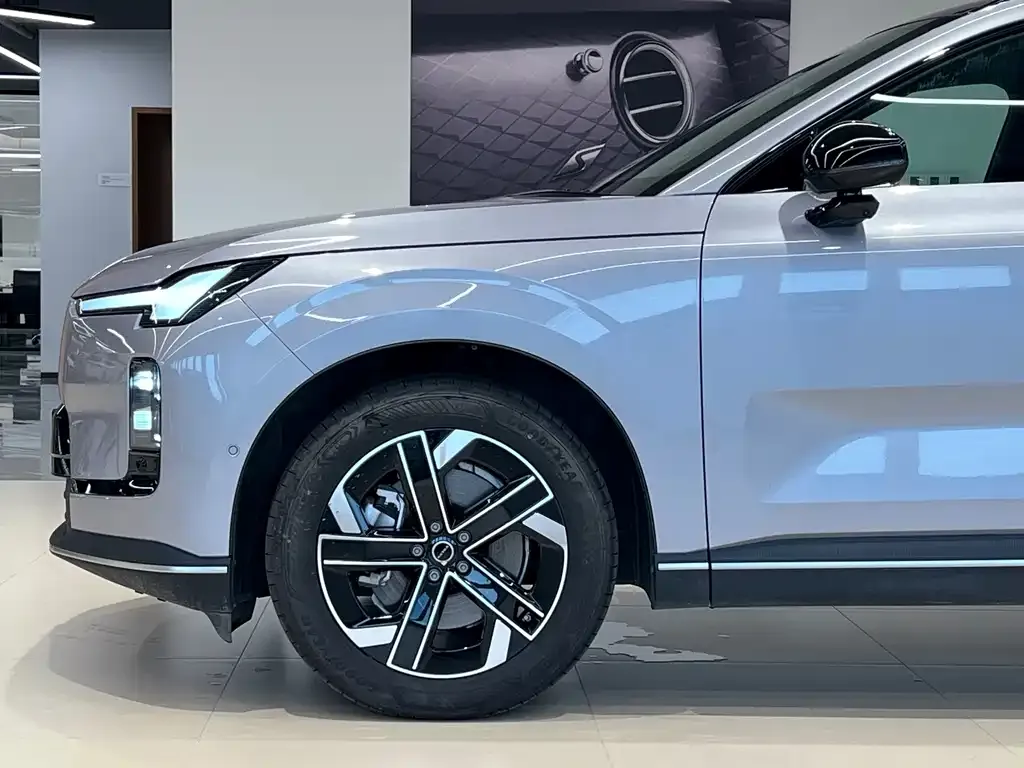 Volvo XC70 Plug-in Hybrid — фото 9