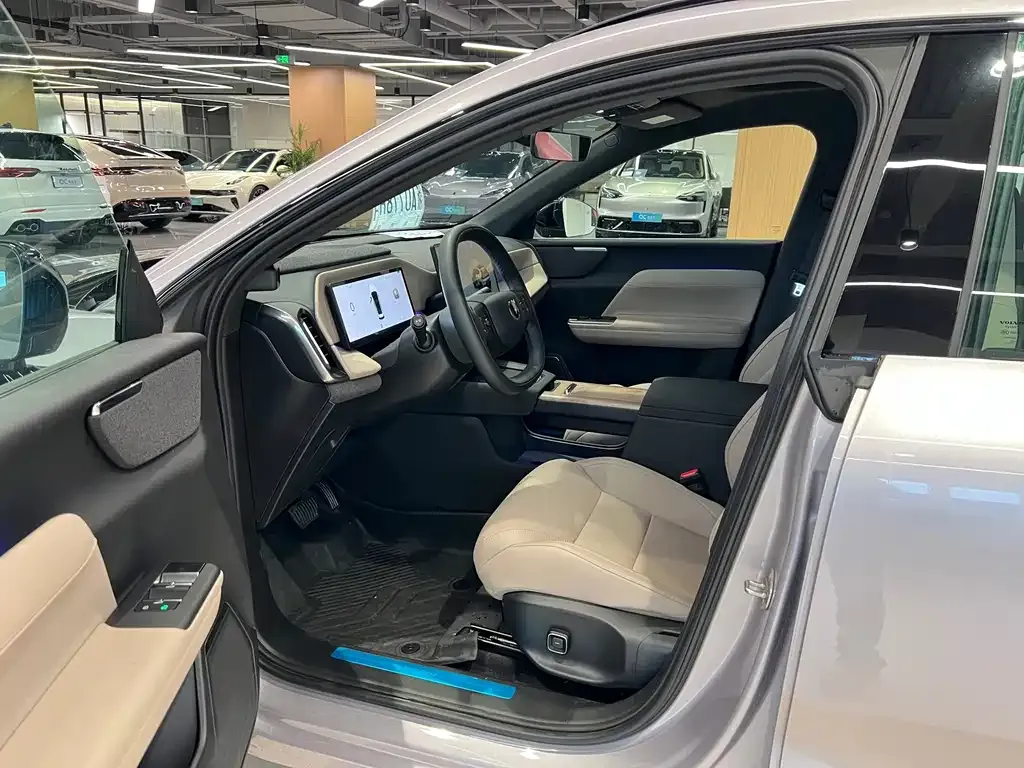 Volvo XC70 Plug-in Hybrid — фото 7