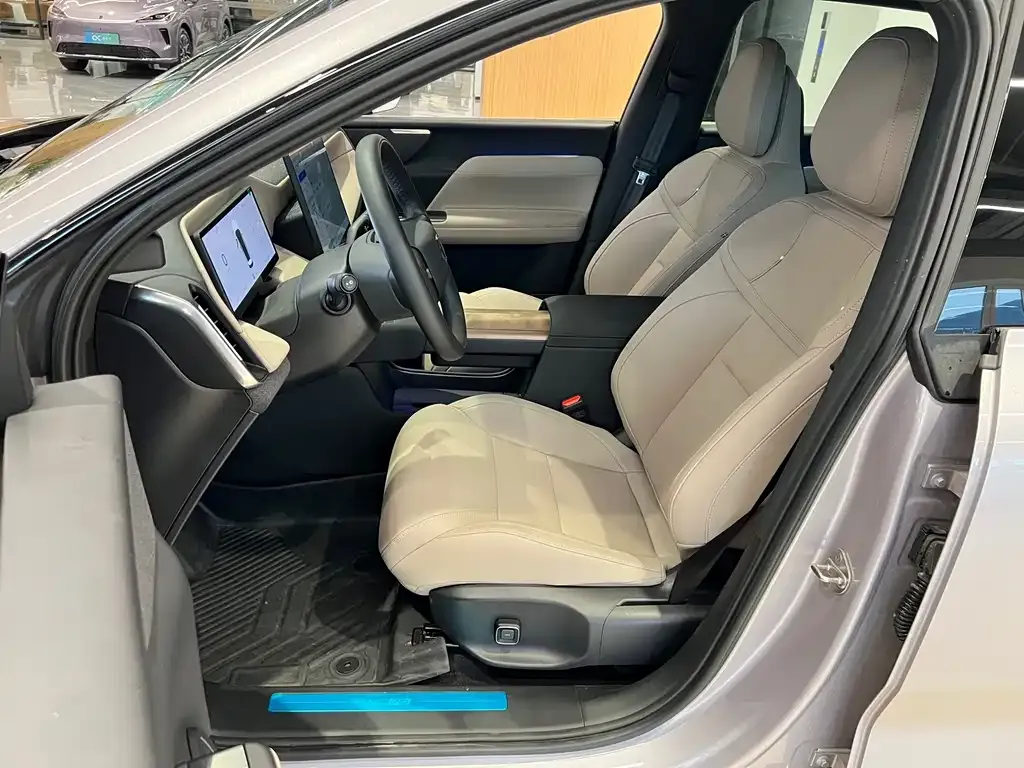 Volvo XC70 Plug-in Hybrid — фото 10