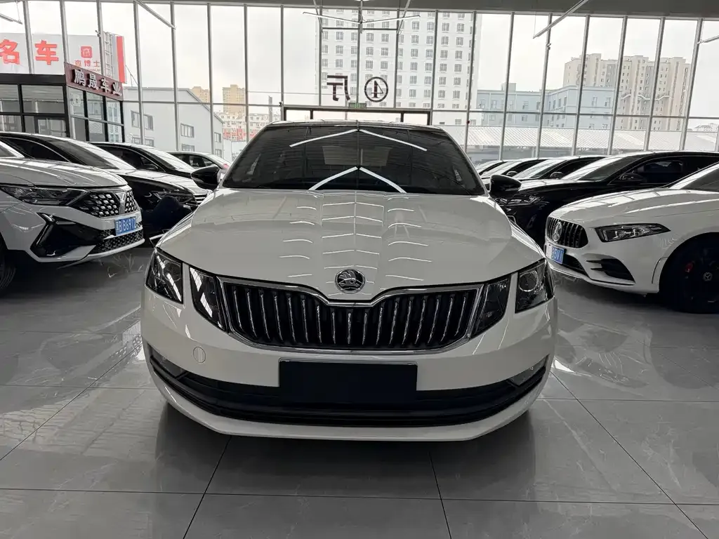 Skoda Octavia — фото 7