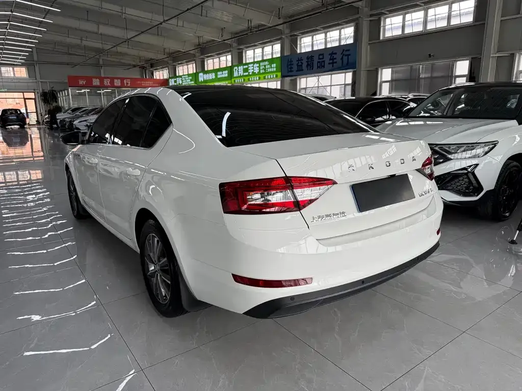 Skoda Octavia — фото 6