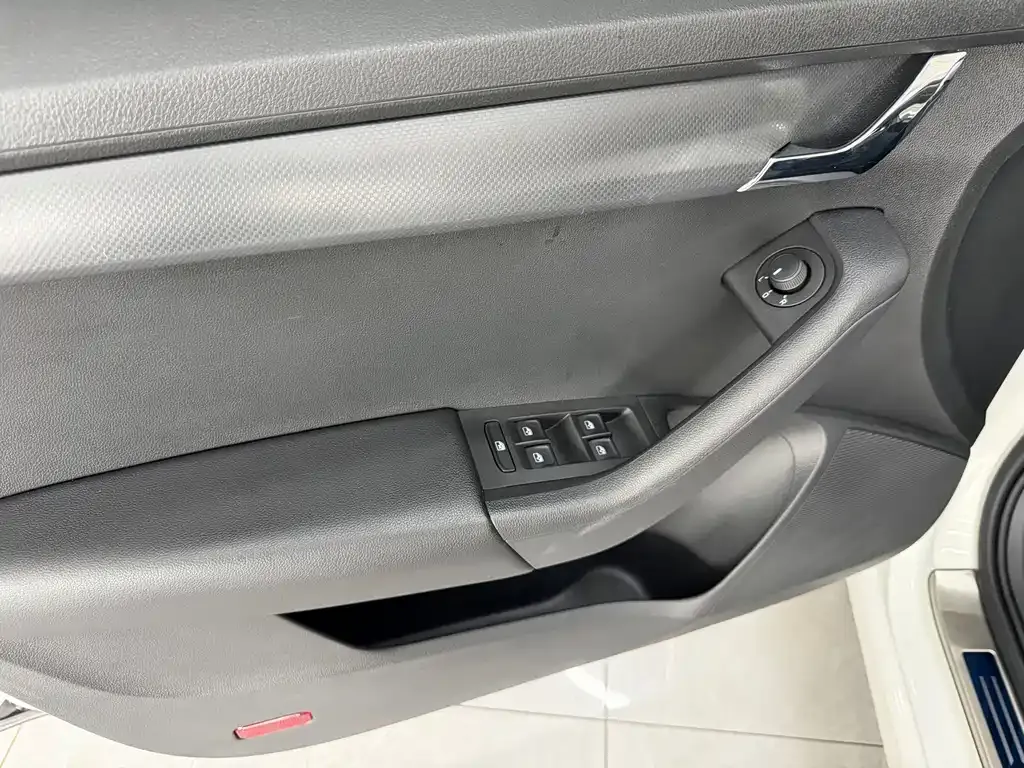 Skoda Octavia — фото 4