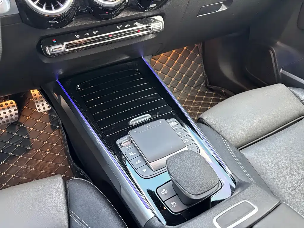 Mercedes-Benz GLB AMG — фото 4