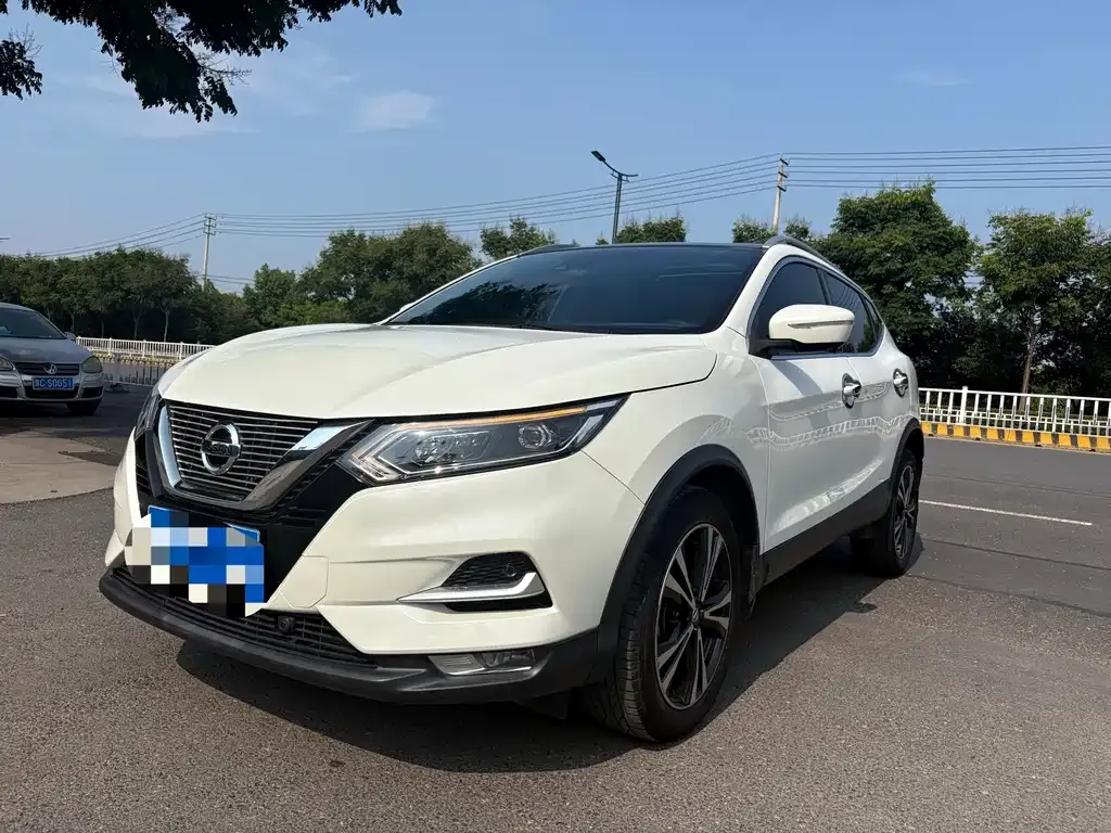 Nissan Qashqai — фото 1
