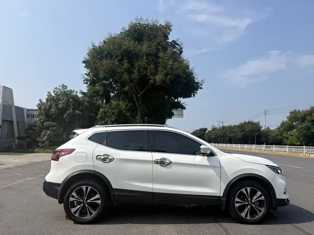 Nissan Qashqai — фото 8