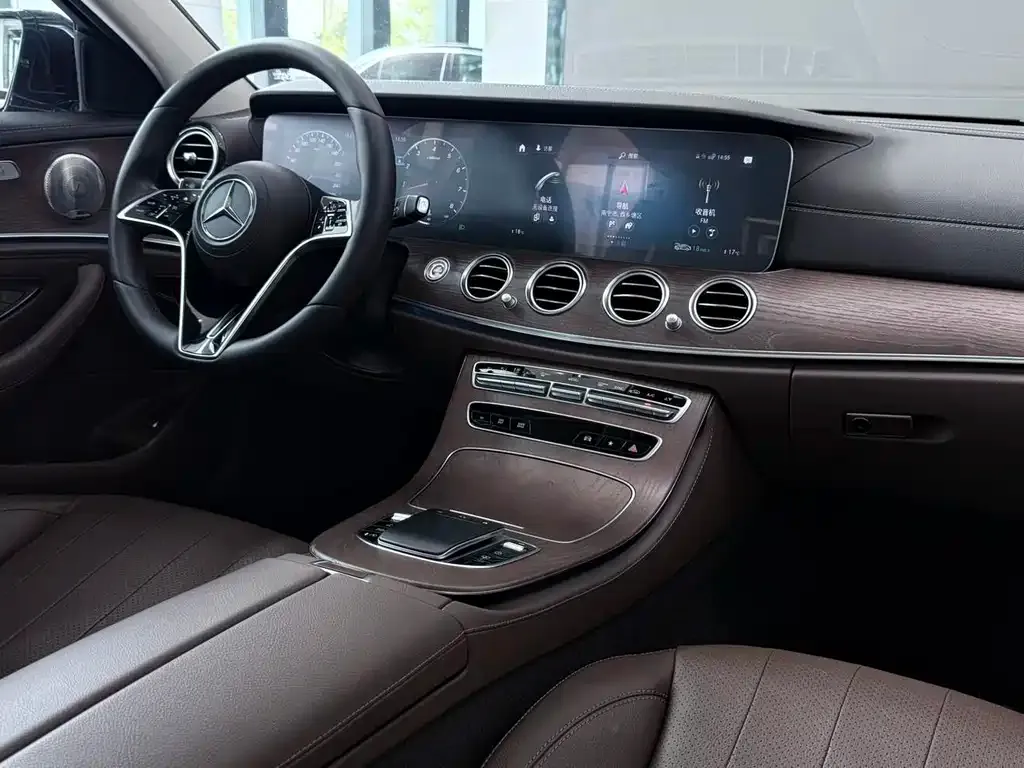 Mercedes-Benz E-Class — фото 4