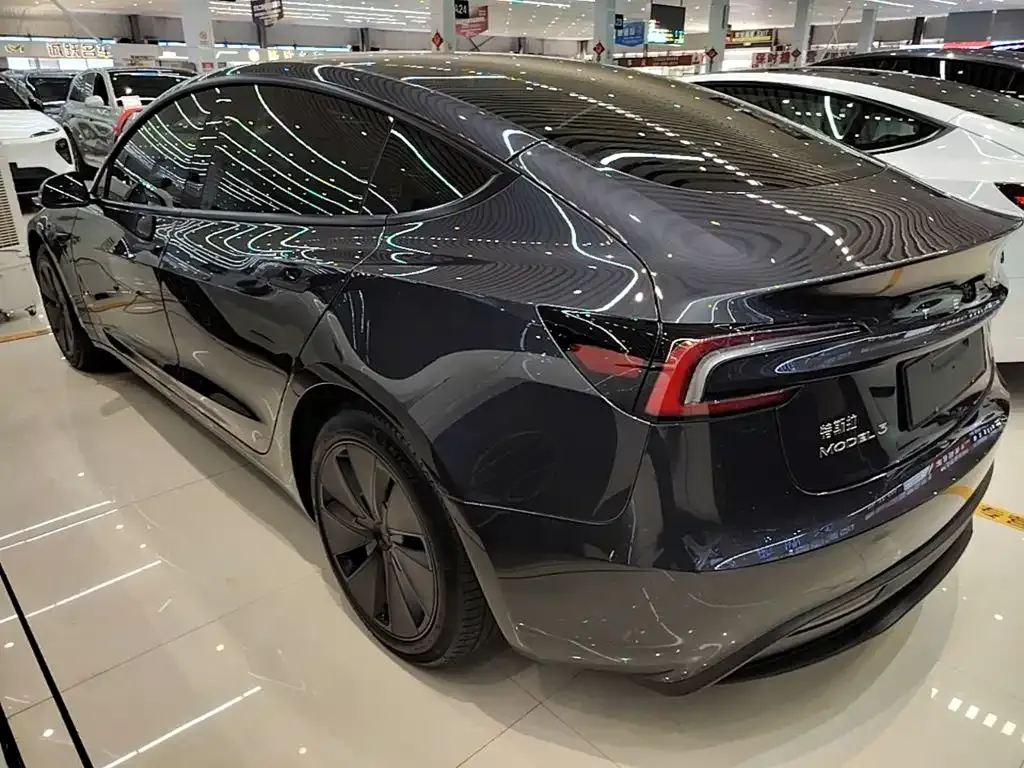 Tesla Model 3 — фото 7