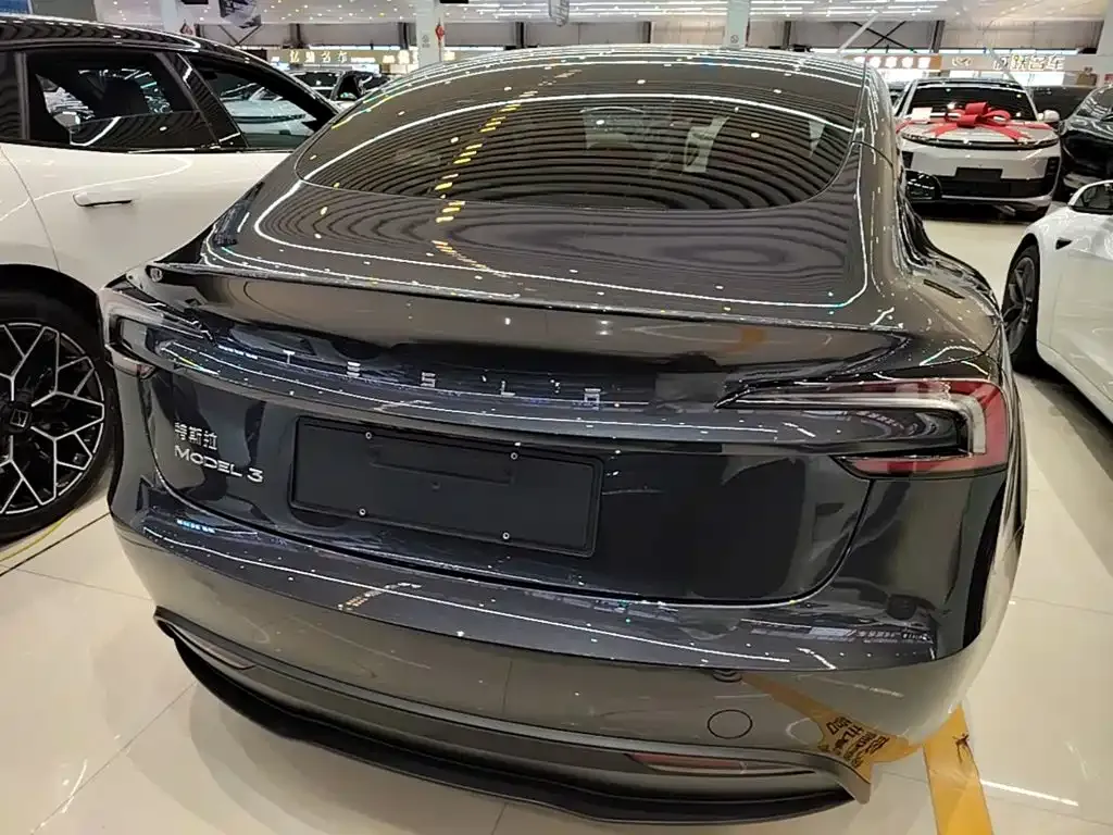 Tesla Model 3 — фото 10