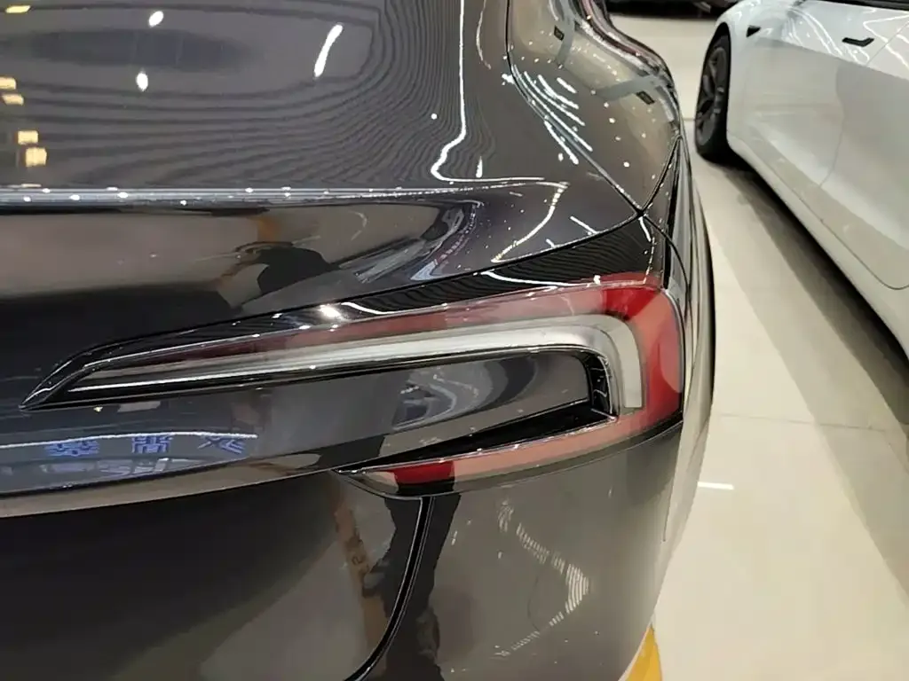 Tesla Model 3 — фото 4