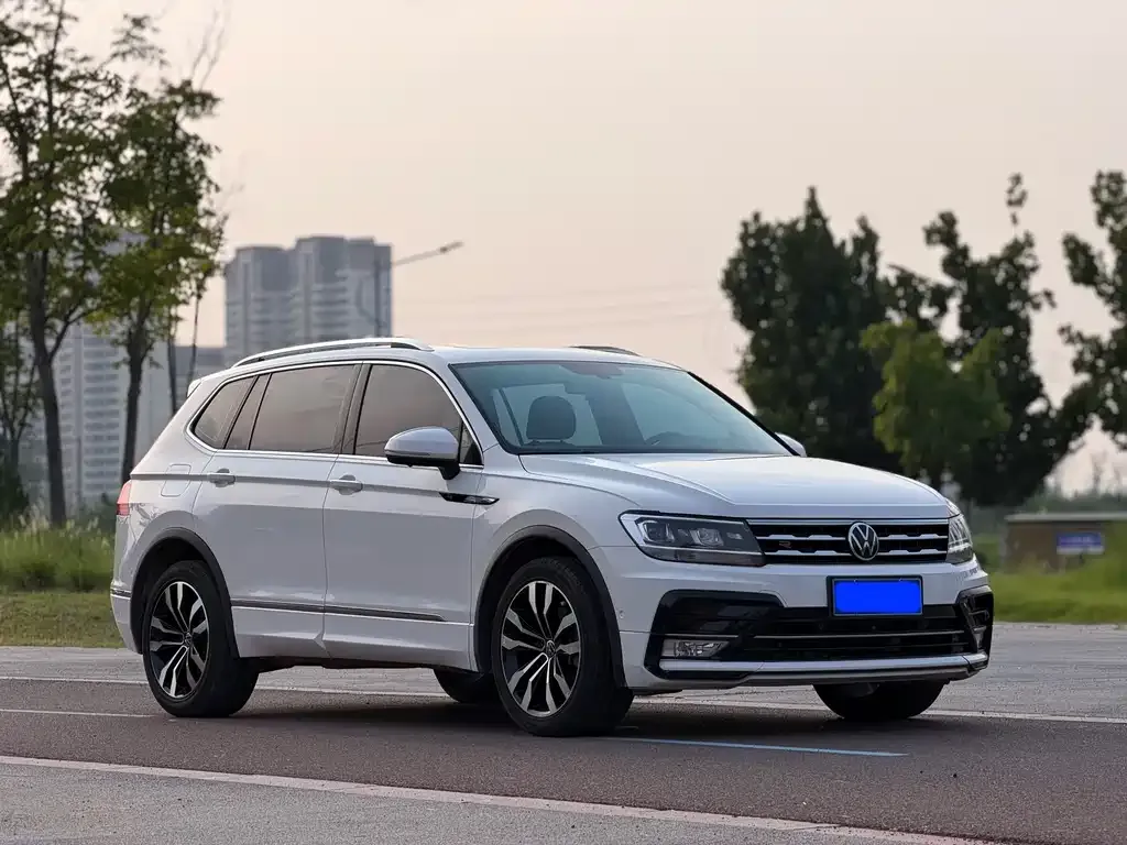 Volkswagen Tiguan L — фото 9