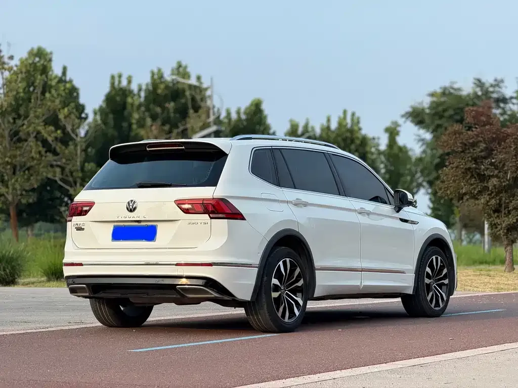 Volkswagen Tiguan L — фото 10