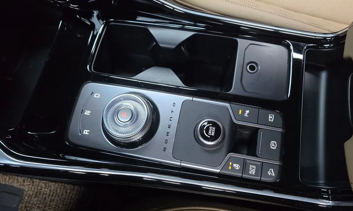 Kia Sorento — фото 8