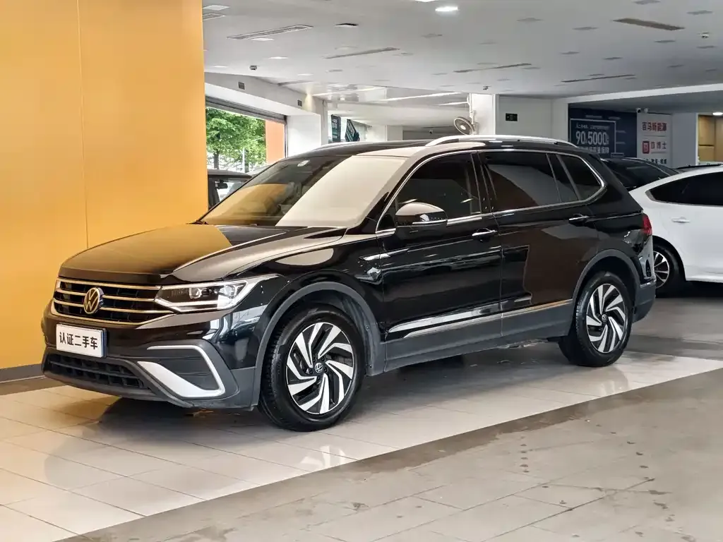 Volkswagen Tiguan L — фото 1