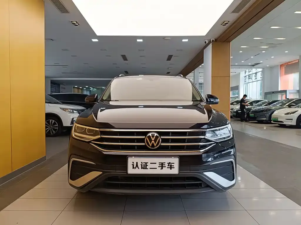 Volkswagen Tiguan L — фото 5