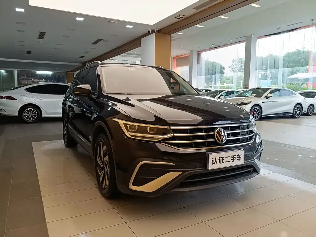 Volkswagen Tiguan L — фото 10