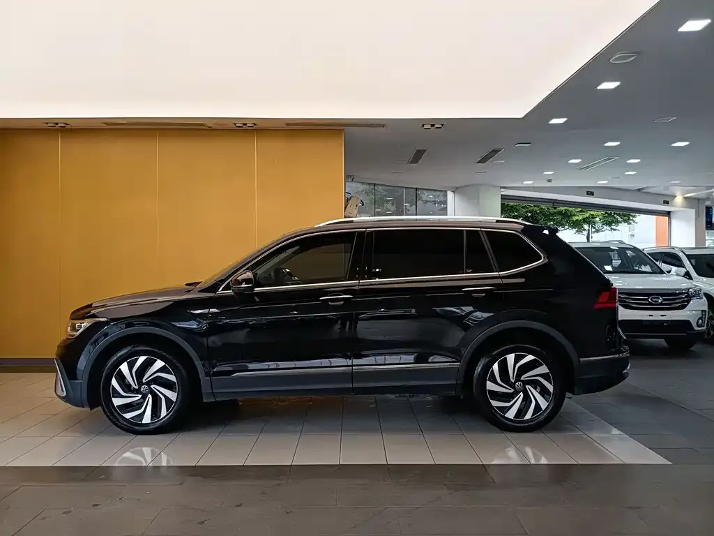 Volkswagen Tiguan L — фото 7
