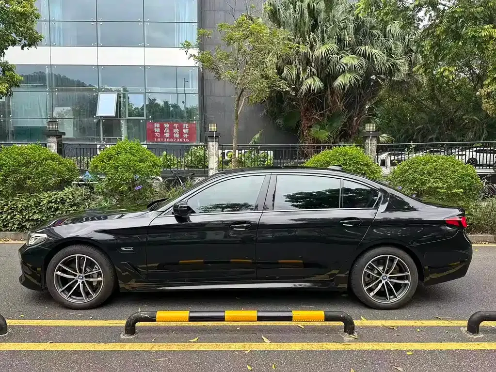 BMW 5 Series New Energy — фото 9
