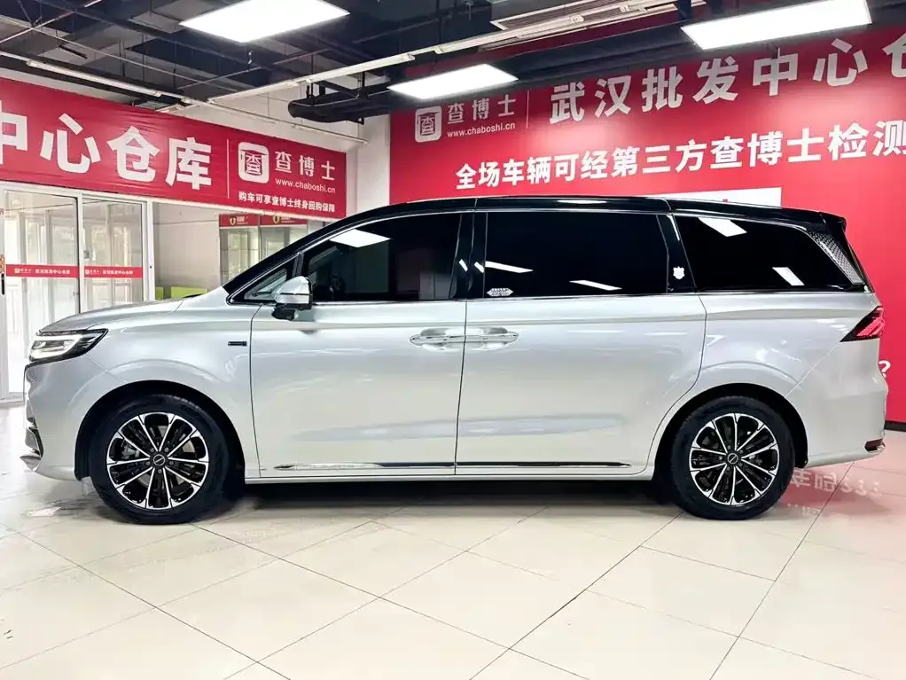 Roewe iMAX8 — фото 6