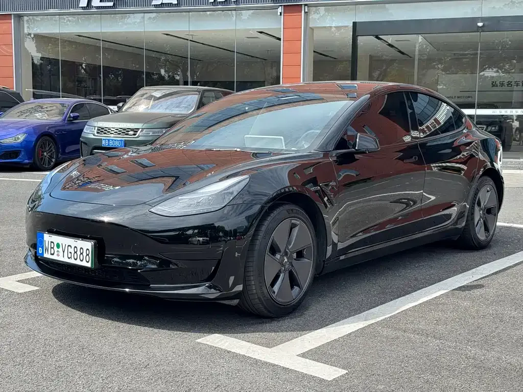 Tesla Model 3 — фото 1