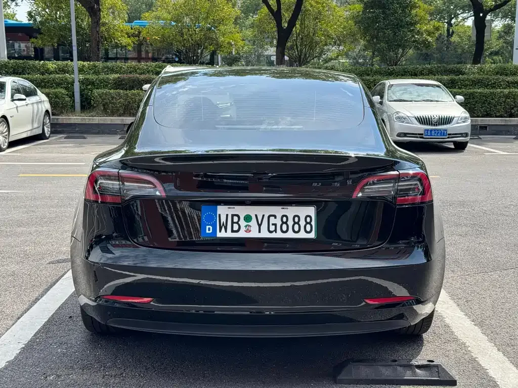 Tesla Model 3 — фото 10