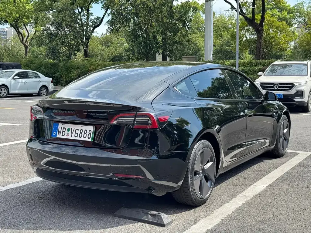 Tesla Model 3 — фото 8