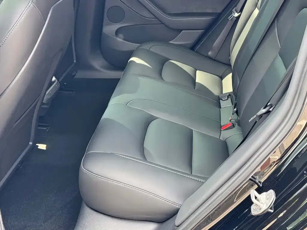 Tesla Model 3 — фото 4