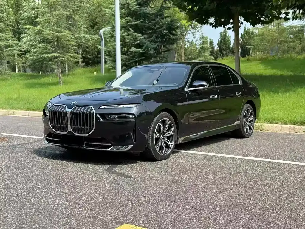 BMW 7 Series — фото 10