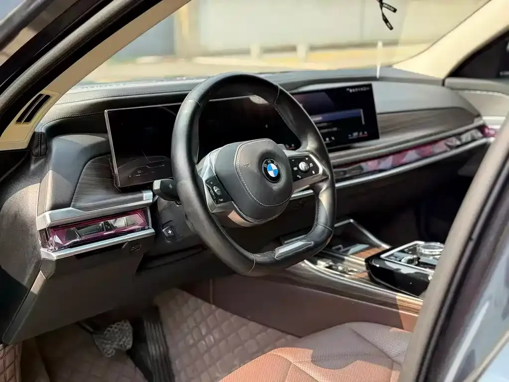 BMW 7 Series — фото 3