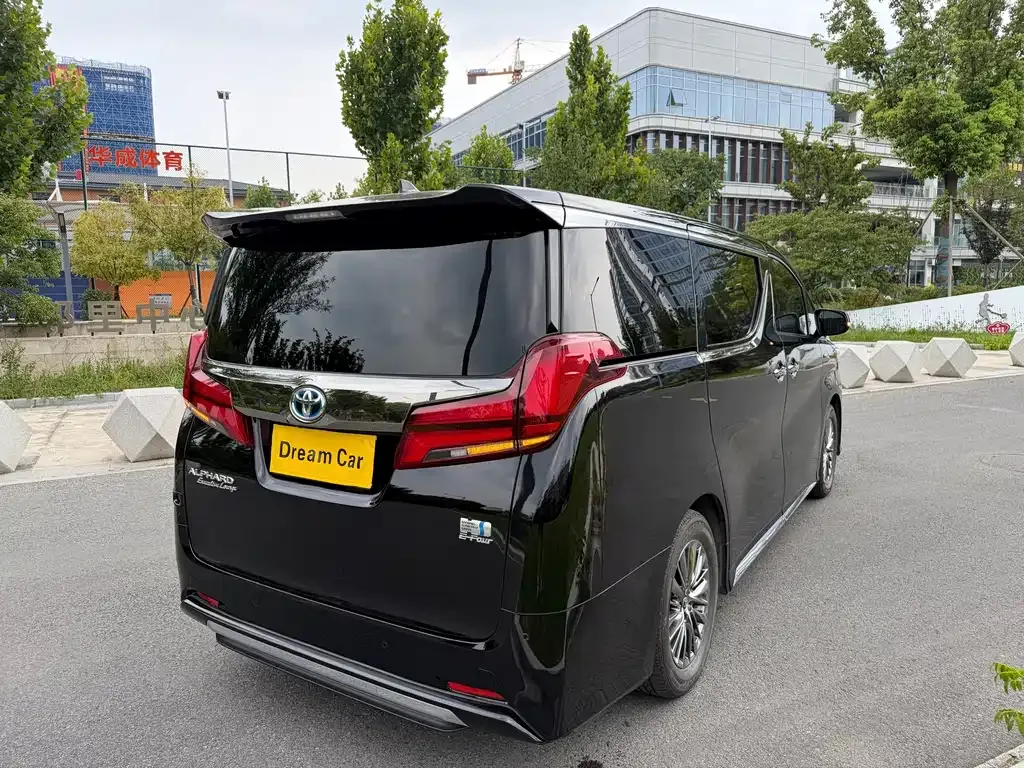 Toyota Alphard — фото 8