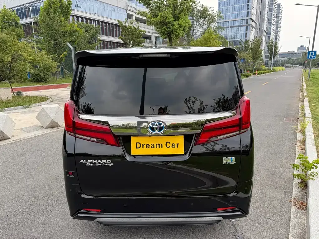 Toyota Alphard — фото 6