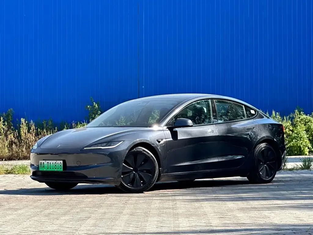 Tesla Model 3 — фото 1