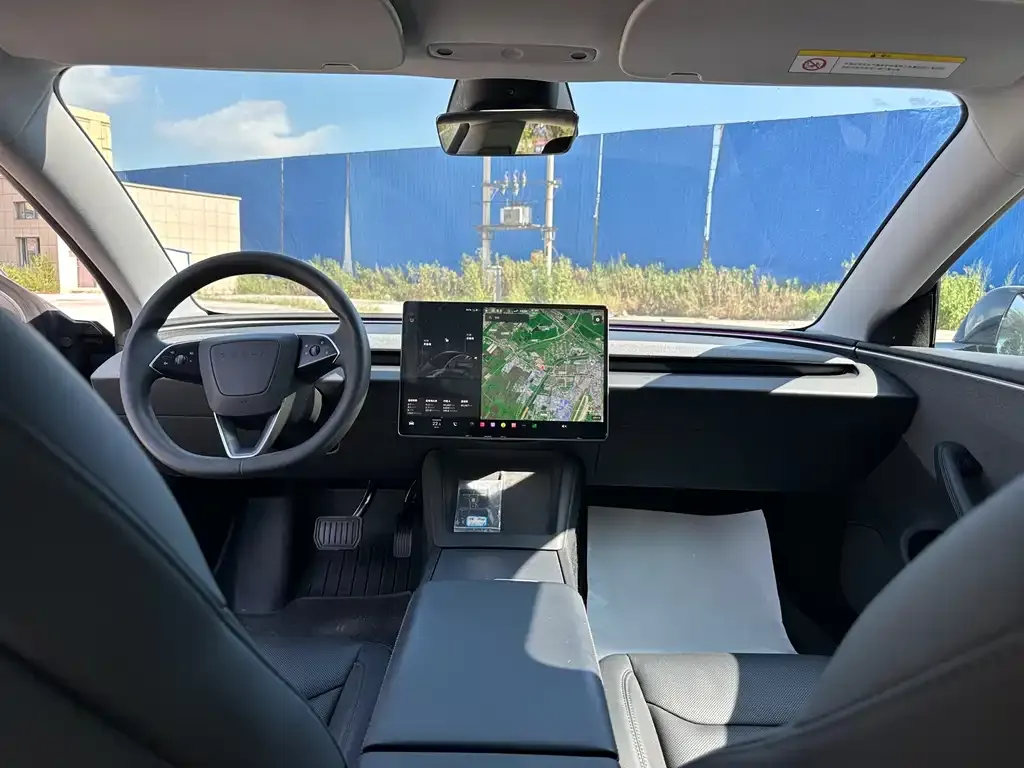 Tesla Model 3 — фото 5