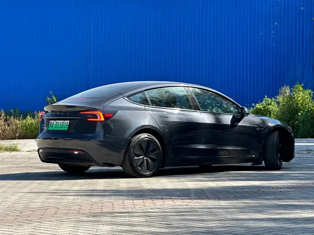 Tesla Model 3 — фото 10