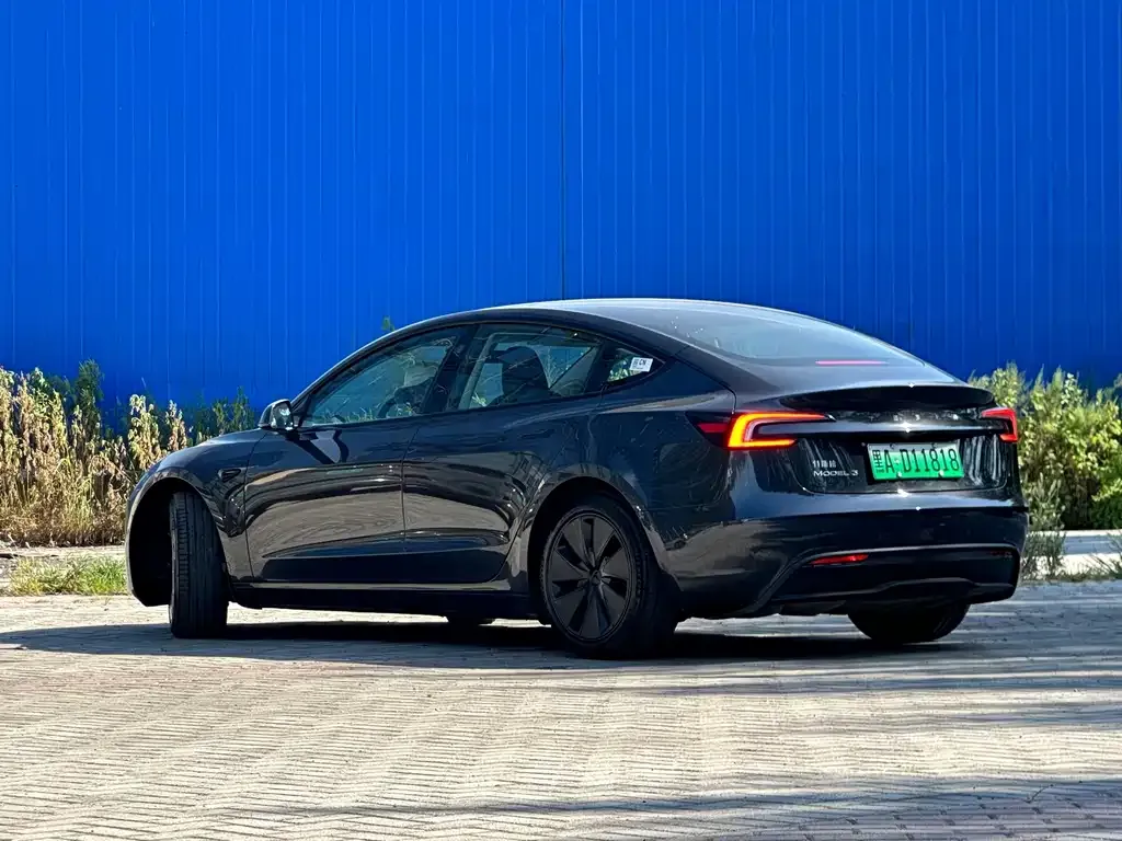 Tesla Model 3 — фото 9