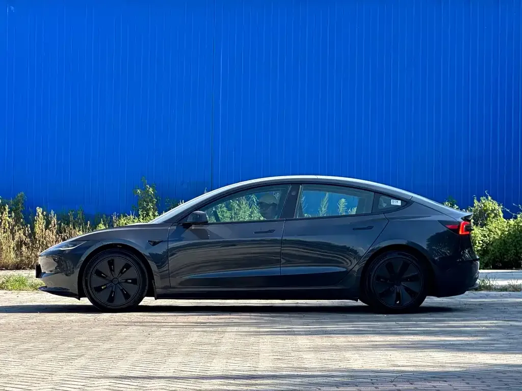 Tesla Model 3 — фото 7