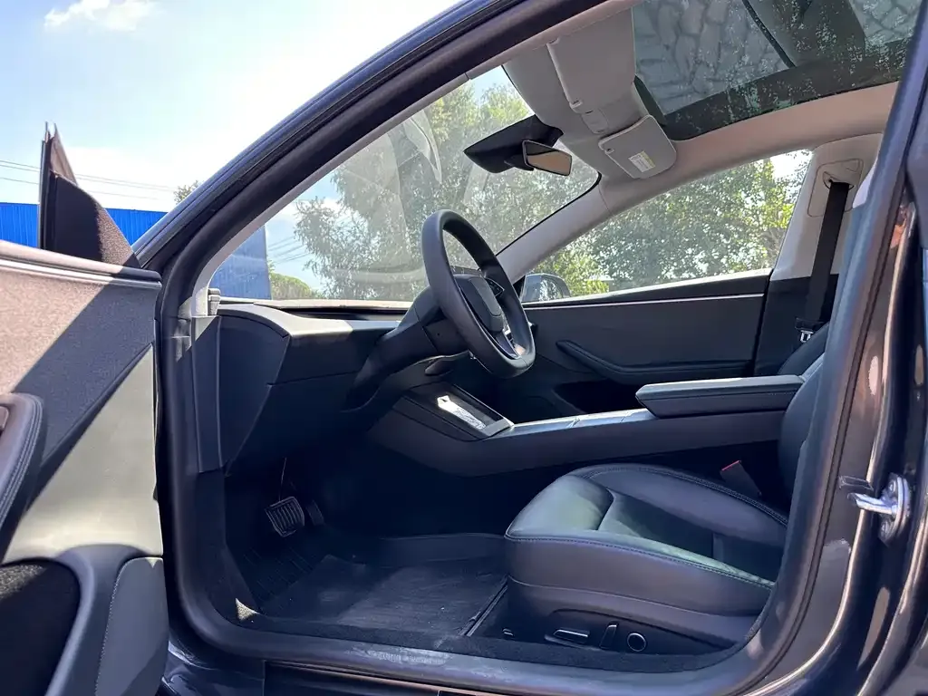 Tesla Model 3 — фото 4