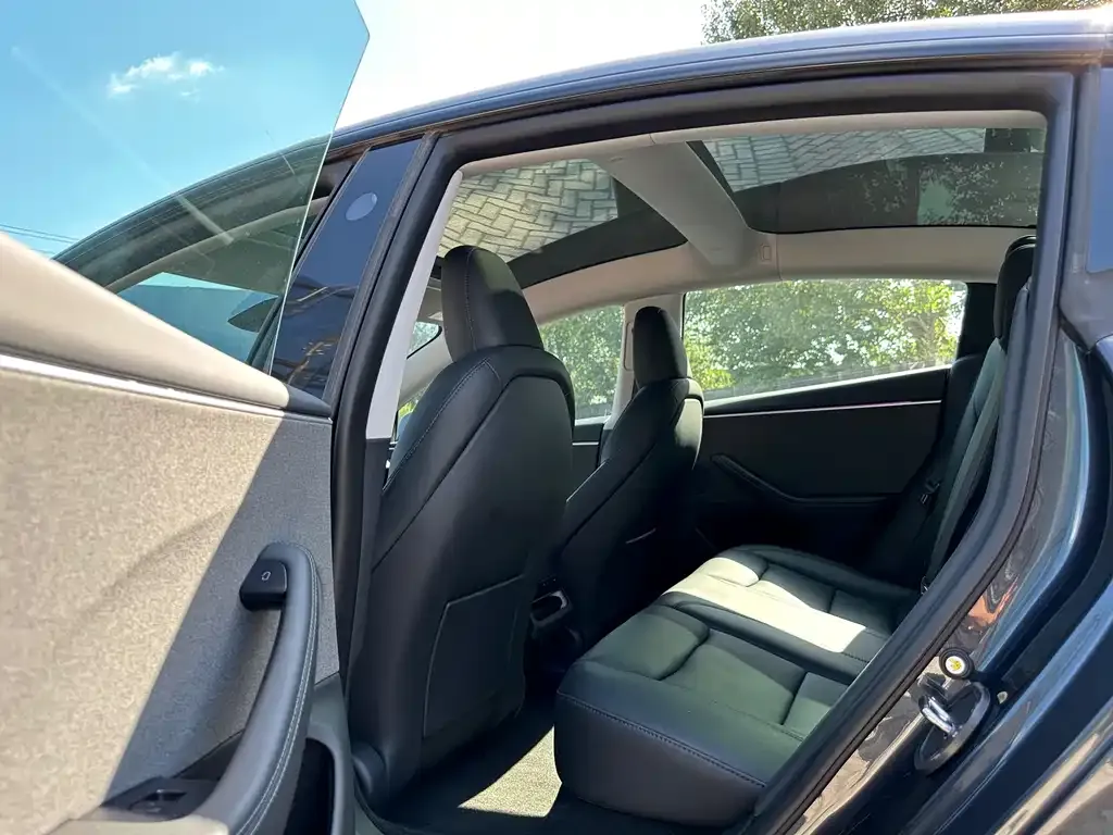Tesla Model 3 — фото 2