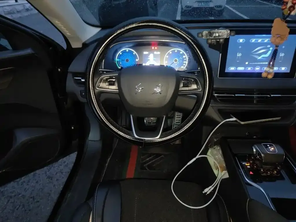 Hongqi E-QM5 — фото 8