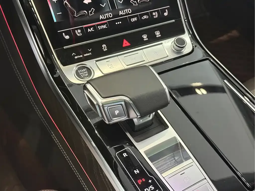 Audi A8 — фото 10
