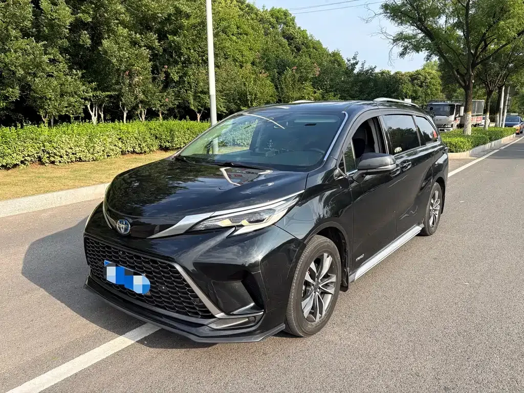 Toyota Granvia — фото 1