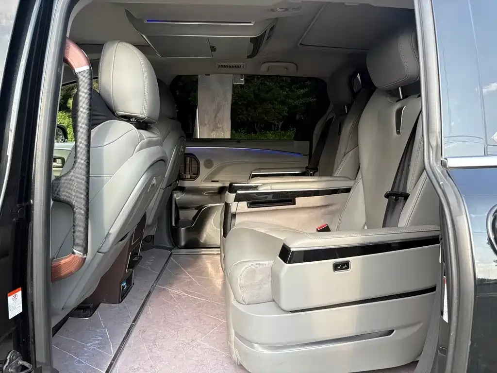 Toyota Granvia — фото 2