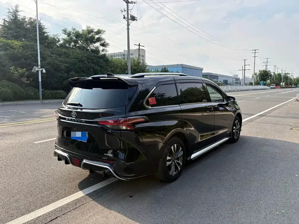 Toyota Granvia — фото 8