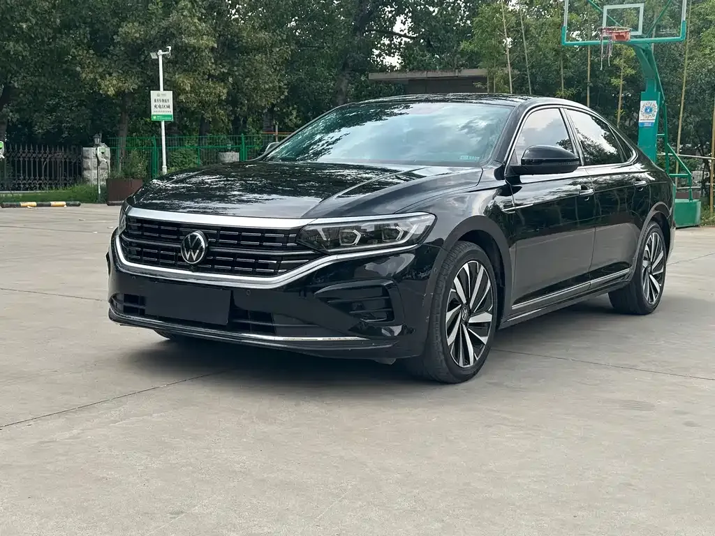 Volkswagen Passat — фото 1