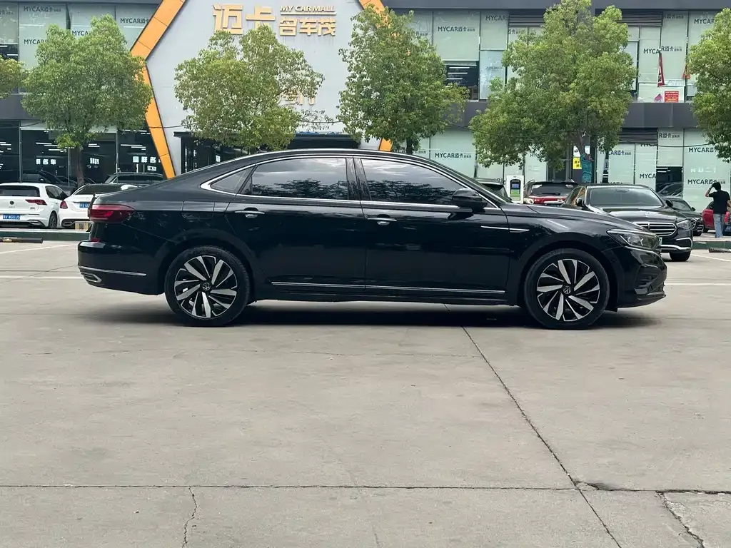 Volkswagen Passat — фото 8