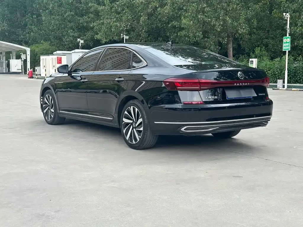 Volkswagen Passat — фото 7