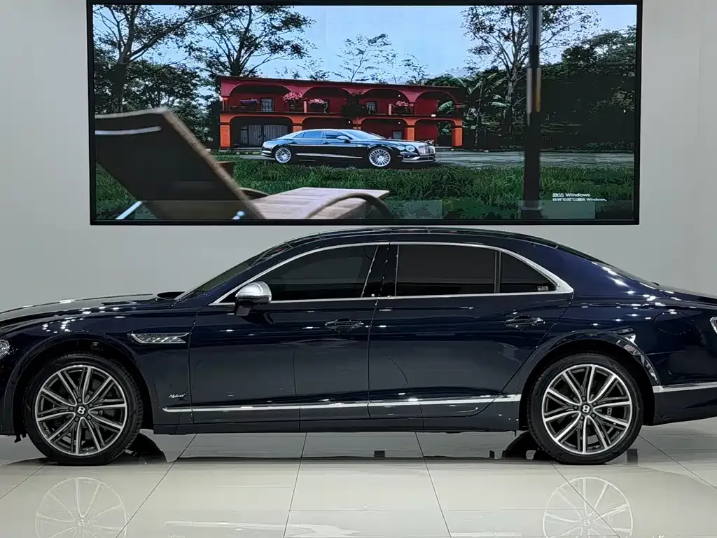 Bentley Flying Spur PHEV — фото 10