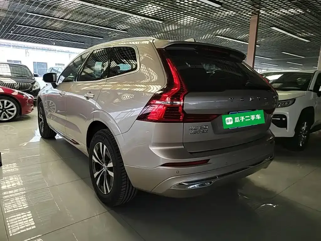 Volvo XC60 — фото 10