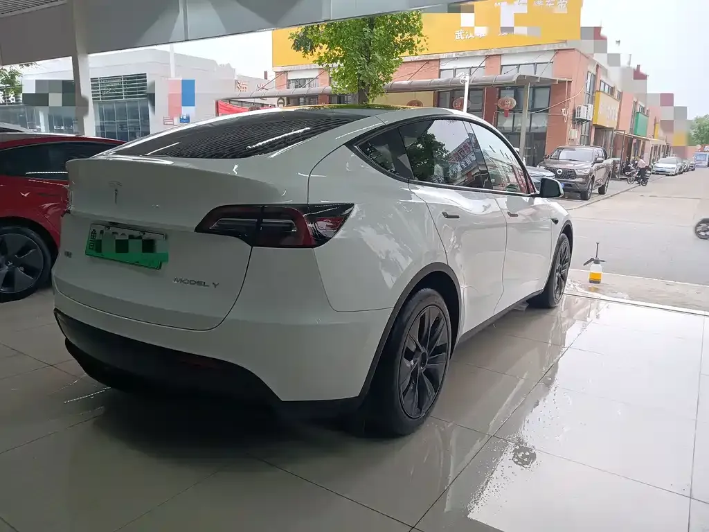 Tesla Model Y — фото 7