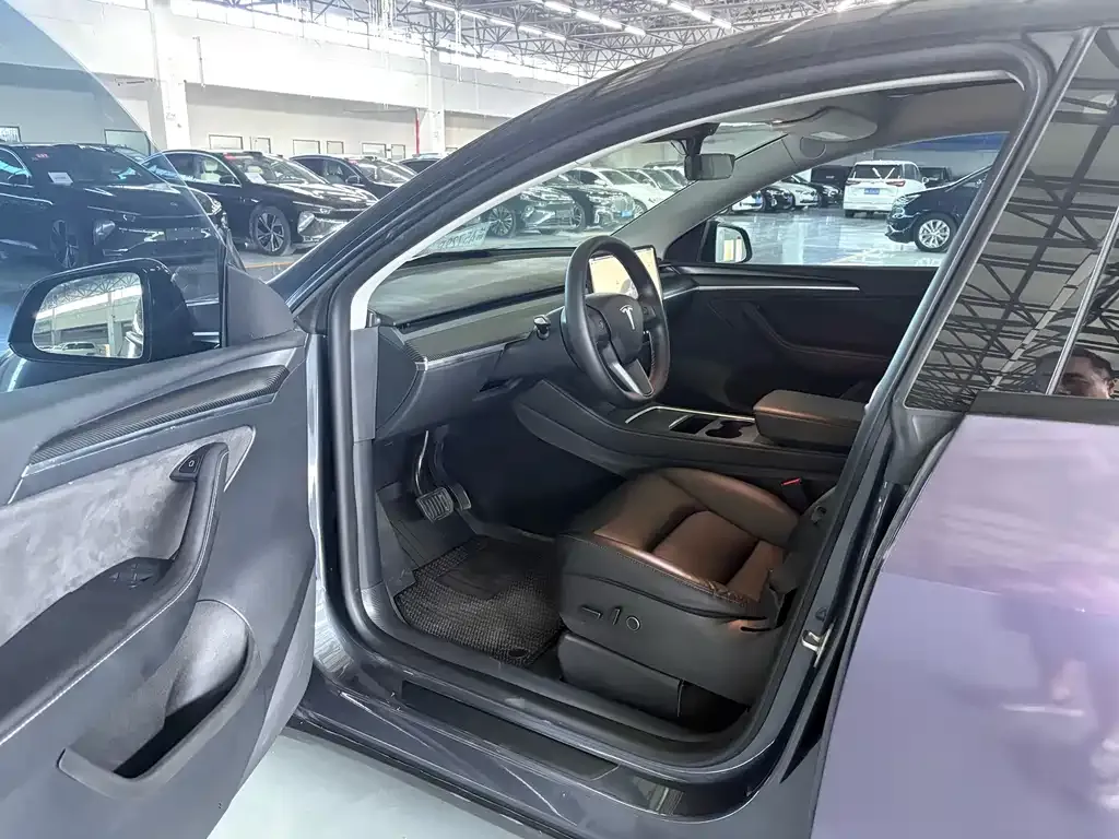 Tesla Model Y — фото 4